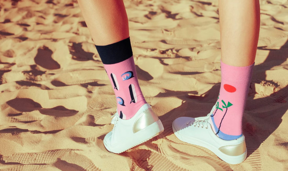 Bunte Socken am Strand