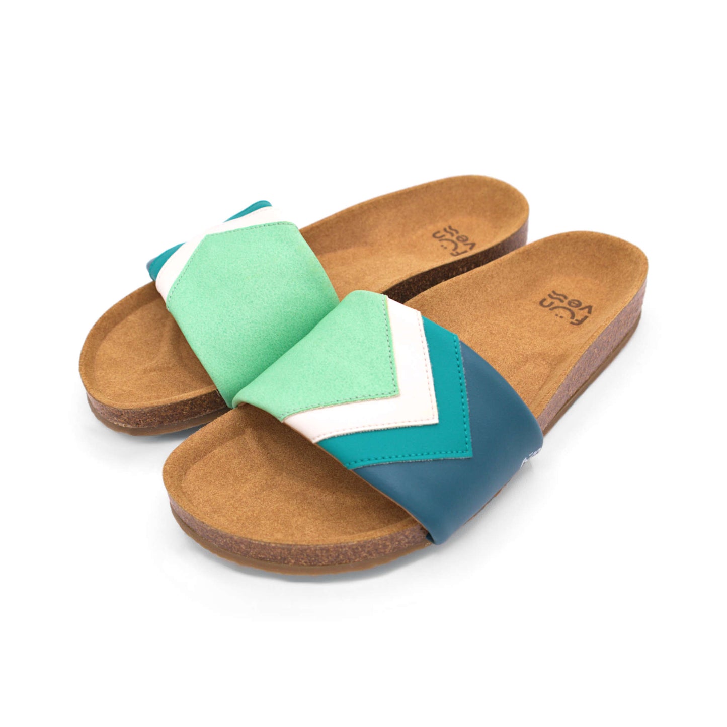 Grüne Sandalen, vegan mit Fußbett, Farben Mint, Weiß, Ocean, Petrol, Marke Fünve, Modell Cucumber, Seitliche Perspektive