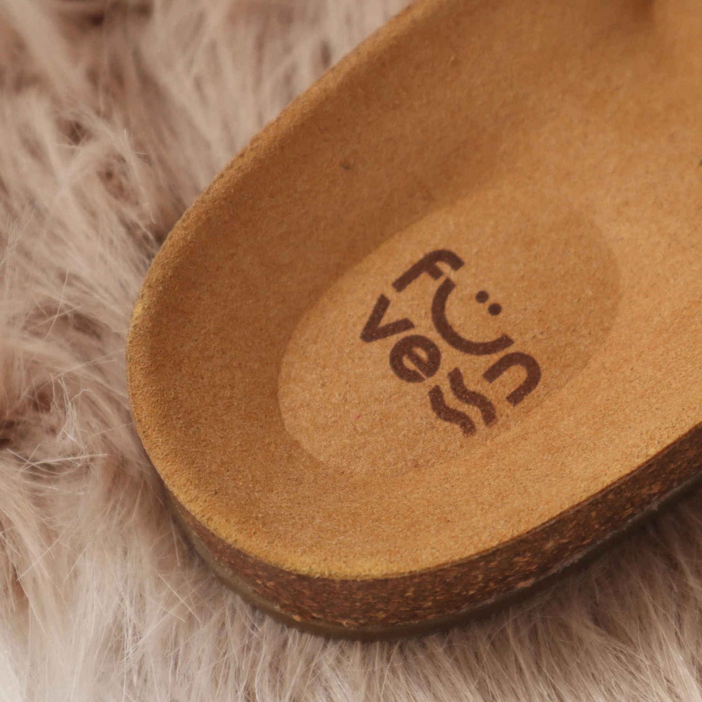 Fünve Sandalen und Hausschuhe in Blau, aus veganem Leder mit Fußbett mit Fersenschale