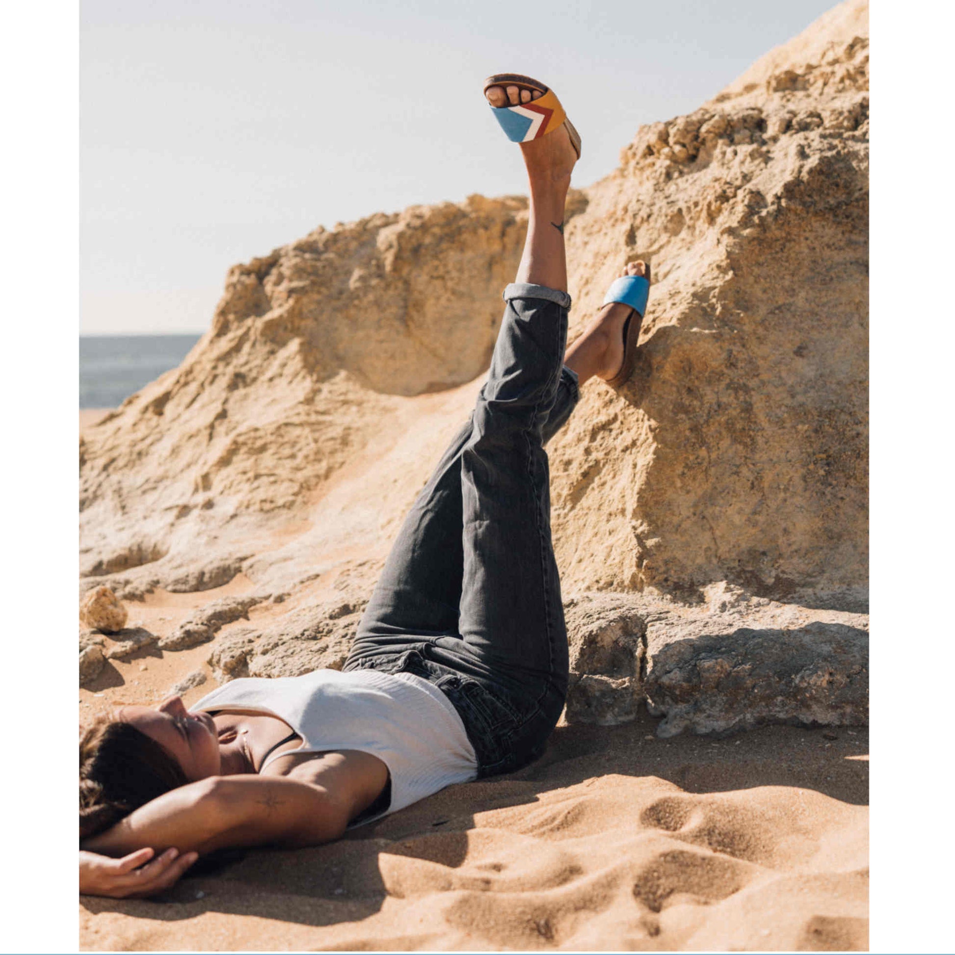 Blaue Sandalen für Frauen, vegan mit anatomischem Fußbett, SKY Slides Hausschuhe, am Strand
