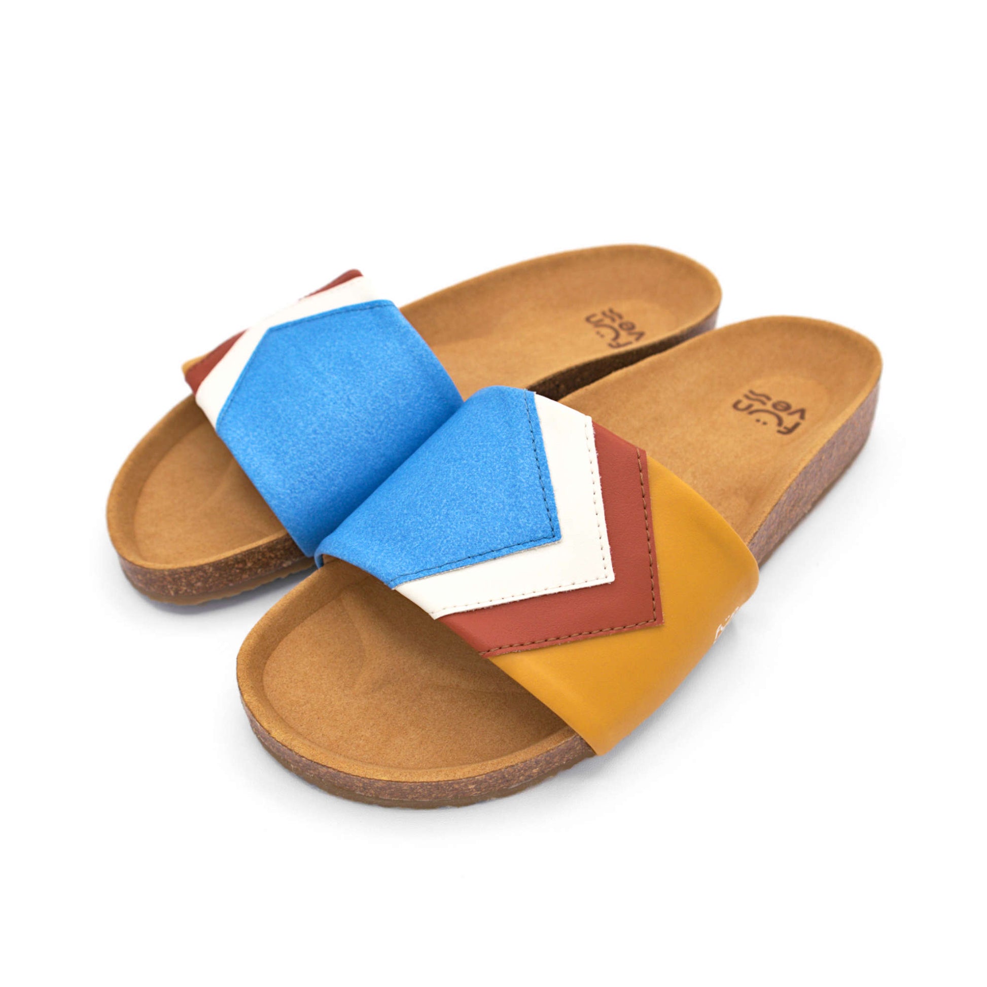Blaue Sandalen, vegan mit Fußbett, Farben Azur, Weiß, Rust, Senf; Marke Fünve, Modell Sky, Seitliche Perspektive