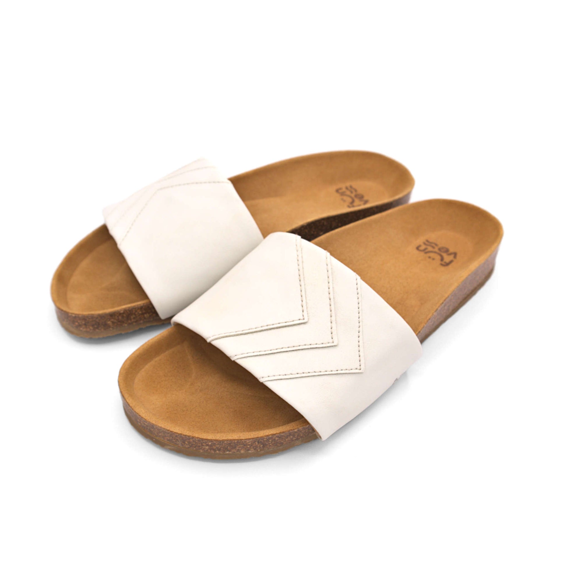 Weiße Sandalen; vegan mit Fußbett; monochrom einfarbig; Marke Fünve; Modell Yang; seitliche Perspektive
